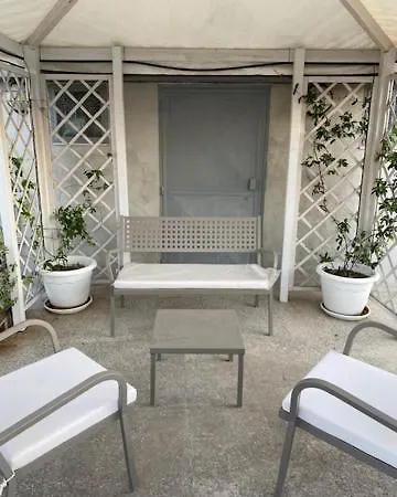 White Diffuso Ristorante & فوجيا