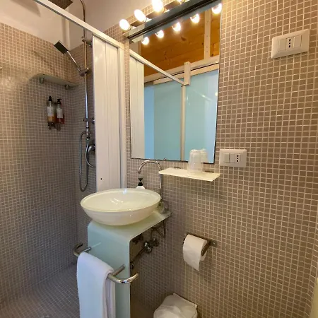 B&B White Diffuso Ristorante & 4*